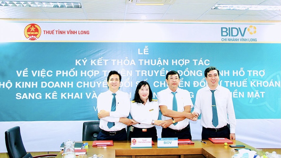 Thuế Vĩnh Long, Cà Mau đồng loạt hỗ trợ hộ kinh doanh chuyển đổi sang kê khai Thuế Vĩnh Long, Cà Mau đồng loạt hỗ trợ hộ kinh doanh chuyển đổi sang kê khai