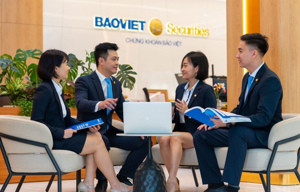 Thị trường tuần qua: VN-Index giữ mốc 1.690 điểm, trụ lớn đóng vai trò dẫn dắt