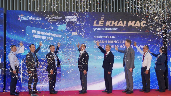 EVNHCMC đồng hành cùng Triển lãm ngành năng lượng, công nghiệp hỗ trợ