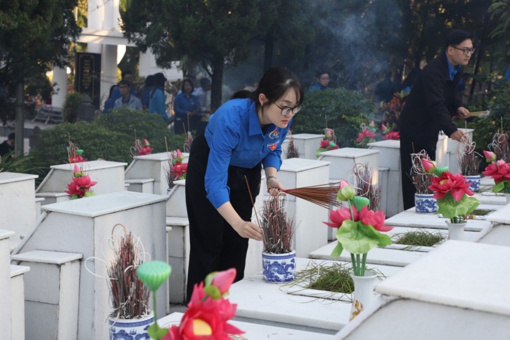 Hành trình về nguồn và Đông ấm yêu thương