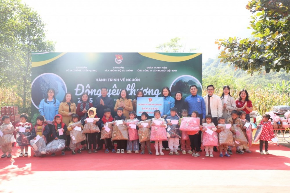 Hành trình về nguồn và Đông ấm yêu thương