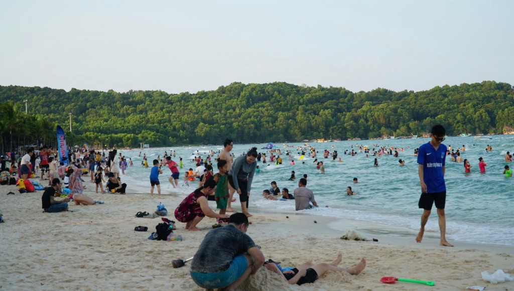 Sự cố cáp ngầm khiến 30.000 hộ dân Phú Quốc mất điện Sự cố cáp ngầm khiến 30.000 hộ dân Phú Quốc mất điện