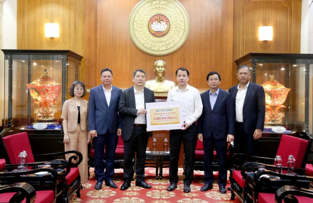 Bộ Tài chính trao 3,5 tỷ đồng hỗ trợ đồng bào miền Trung, Tây Nguyên bị thiệt hại do mưa lũ