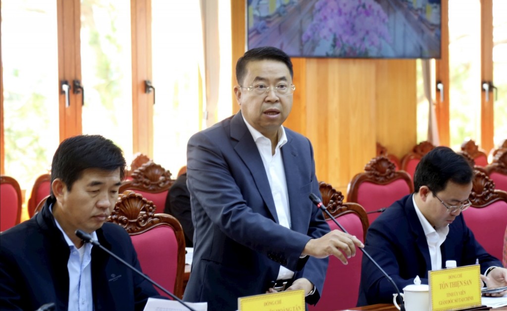 Lâm Đồng khẩn trương sửa chữa nhà cho người dân vùng bão, lũ