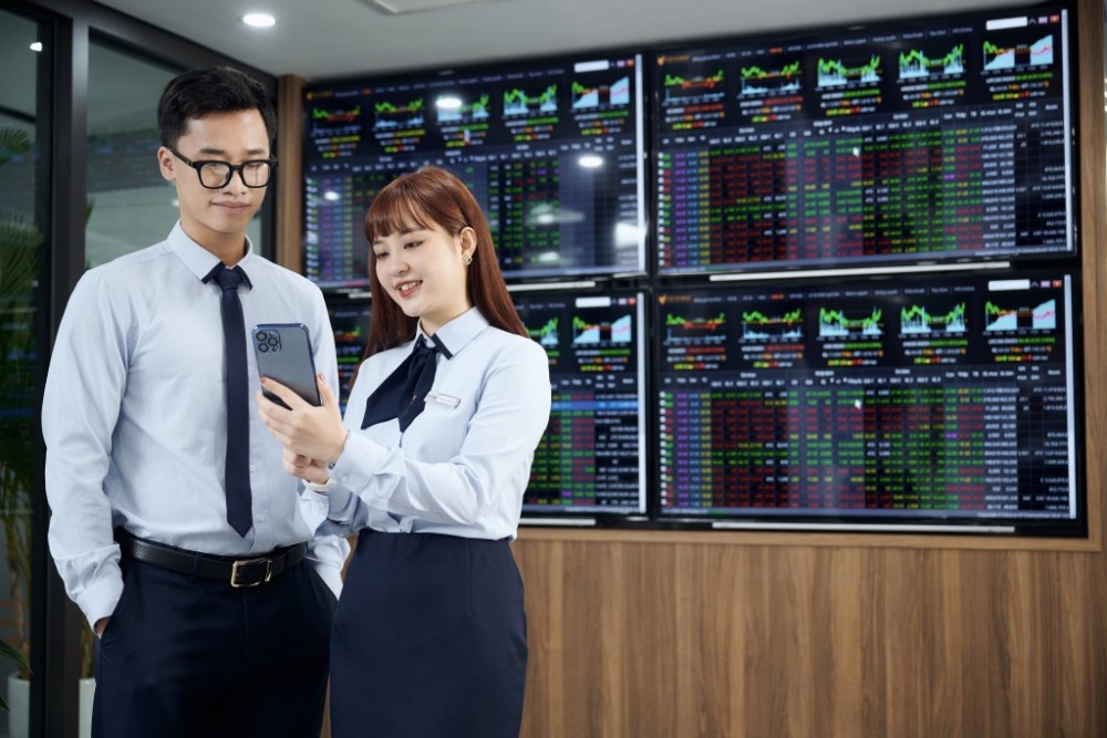 Thị trường tháng 11 hồi phục mạnh, động lực nào cho tháng 12?