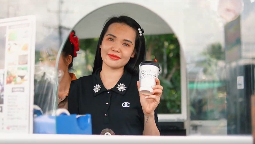 Bà chủ 8x bán vé số Vietlott trúng nhiều giải ở Vĩnh Long: “Khách ở đây như một gia đình”