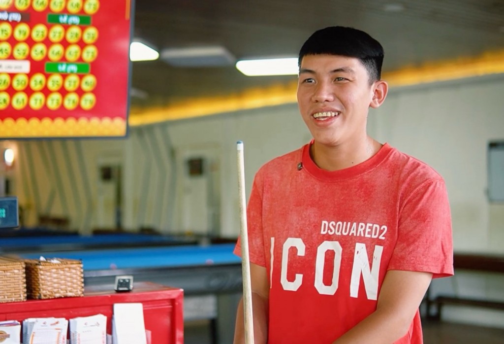 Bà chủ 8x bán vé số Vietlott trúng nhiều giải ở Vĩnh Long: “Khách ở đây như một gia đình” Bà chủ 8x bán vé số Vietlott trúng nhiều giải ở Vĩnh Long: “Khách ở đây như một gia đình”