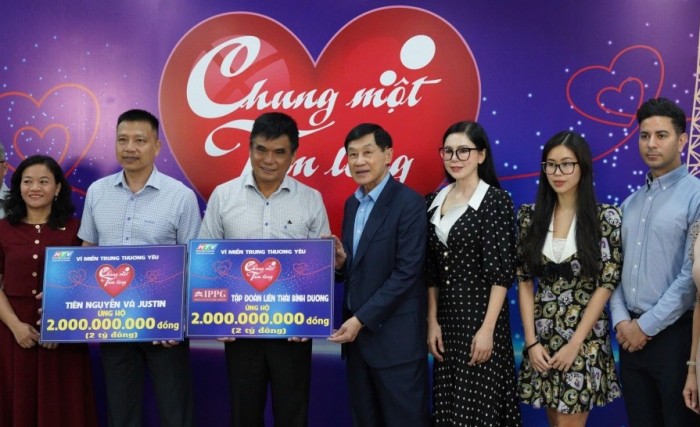 Gia đình doanh nhân Johnathan Hạnh Nguyễn đóng góp 10 tỷ đồng ủng hộ đồng bào miền Trung