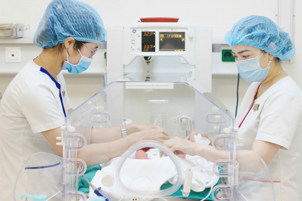 Cứu sống bé trai sinh non 1kg tại Vinmec Phú Quốc