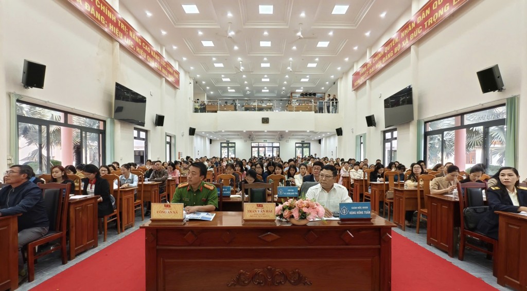 Lâm Đồng: Yêu cầu đẩy mạnh phát triển người tham gia bảo hiểm xã hội, bảo hiểm y tế Lâm Đồng: Yêu cầu đẩy mạnh phát triển người tham gia bảo hiểm xã hội, bảo hiểm y tế