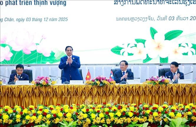 Thúc đẩy hợp tác kinh tế - đầu tư Việt – Lào lên tầm cao mới Thúc đẩy hợp tác kinh tế - đầu tư Việt – Lào lên tầm cao mới