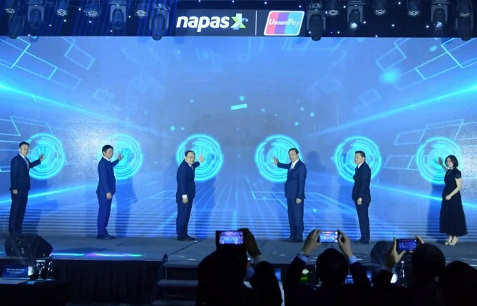 Vietcombank kết nối thanh toán bán lẻ qua mã QR giữa Việt Nam - Trung Quốc