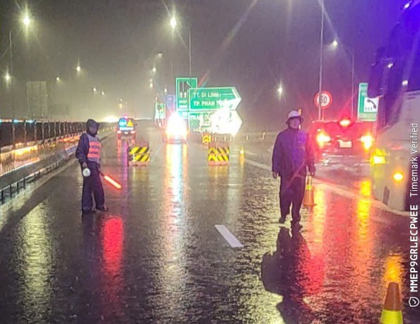 Cấm đường trên cao tốc Phan Thiết - Vĩnh Hảo qua Lâm Đồng do sạt lở sau bão số 15