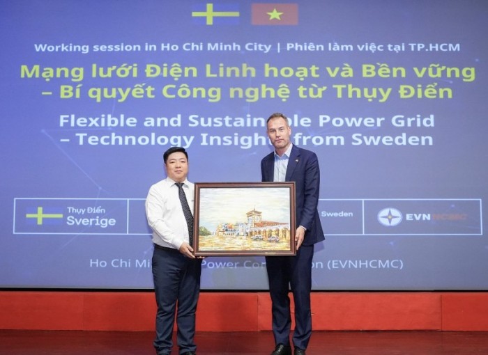 EVNHCMC đồng tổ chức phiên làm việc chuyên đề “Hệ thống điện linh hoạt và bền vững – Bí quyết công nghệ từ Thụy Điển”