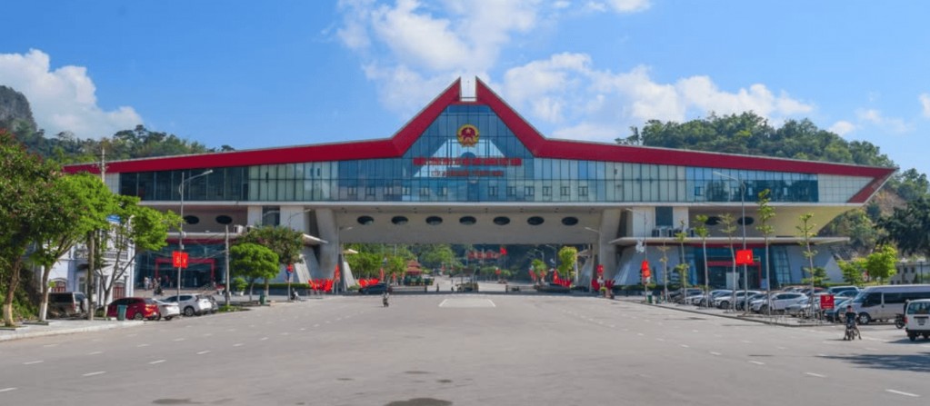 INFOGRAPHIC: Cho phép người nước ngoài XNC bằng thị thực điện tử tại 41 cửa khẩu quốc tế