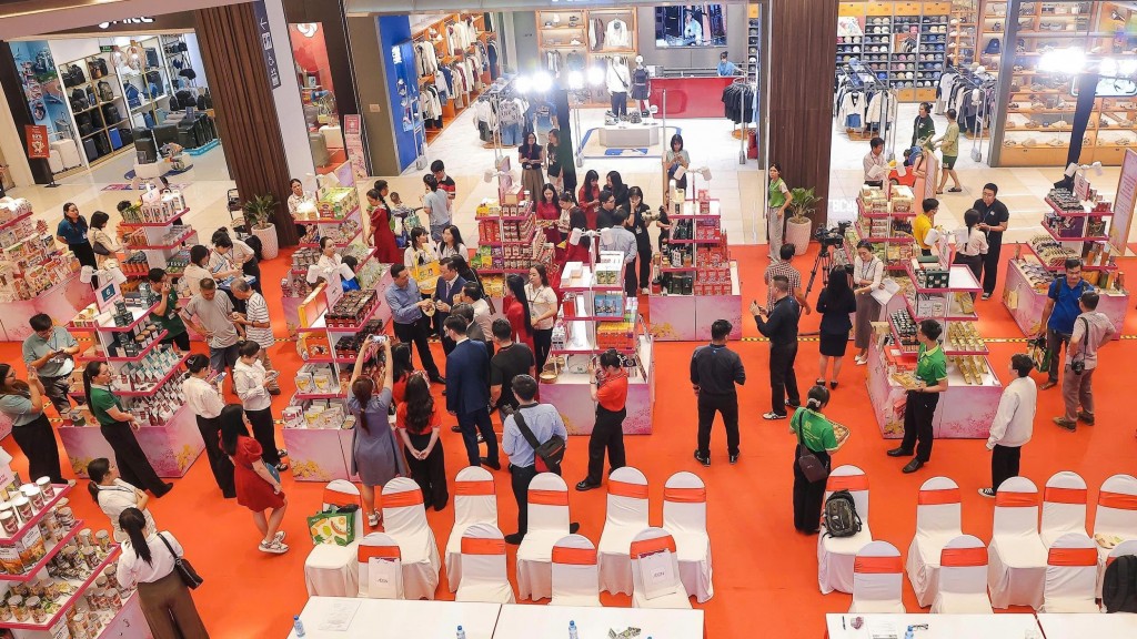 Kết nối, hỗ trợ thúc đẩy tiêu thụ hàng Việt qua kênh Trung tâm thương mại của Nhật bản Kết nối, hỗ trợ thúc đẩy tiêu thụ hàng Việt qua kênh Trung tâm thương mại của Nhật bản