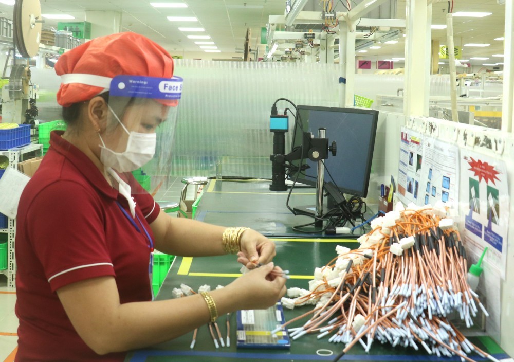 Doanh nghiệp nỗ lực duy trì và cải thiện đời sống người lao động