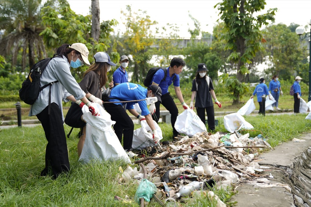 Phát động phong trào toàn dân bảo vệ môi trường vì một Việt Nam sáng – xanh – sạch – đẹp Phát động phong trào toàn dân bảo vệ môi trường vì một Việt Nam sáng – xanh – sạch – đẹp
