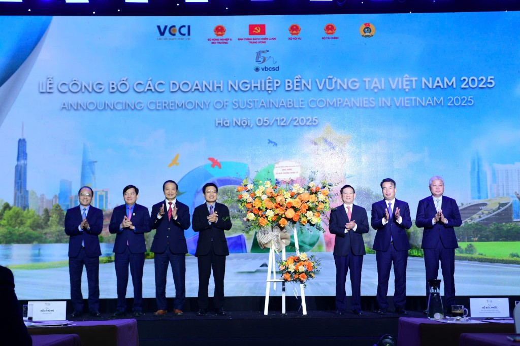 Vinh danh doanh nghiệp bền vững cùng hành trình CSI bồi đắp nội lực doanh nghiệp Việt Vinh danh doanh nghiệp bền vững cùng hành trình CSI bồi đắp nội lực doanh nghiệp Việt