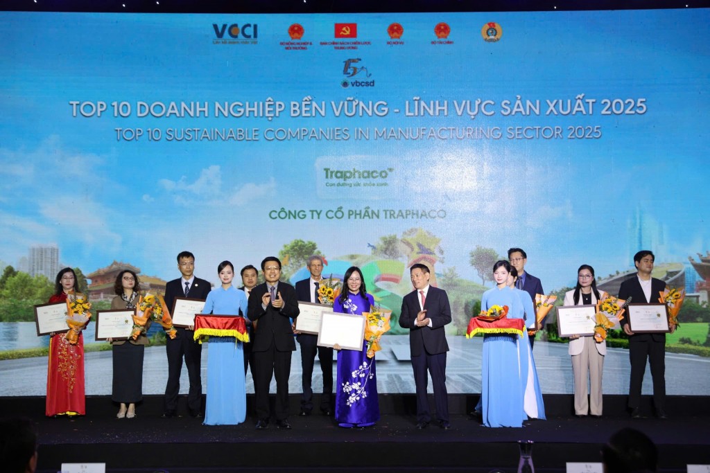 Traphaco lần thứ 8 vào Top 10 Doanh nghiệp Bền vững Việt Nam, nhận Giải Ngôi sao CSI Traphaco lần thứ 8 vào Top 10 Doanh nghiệp Bền vững Việt Nam, nhận Giải Ngôi sao CSI