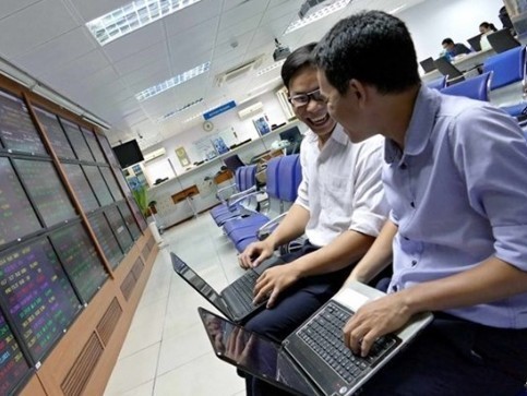 UPCoM tháng 11/2025: Thị trường tăng điểm, khối tự doanh tăng tốc giao dịch