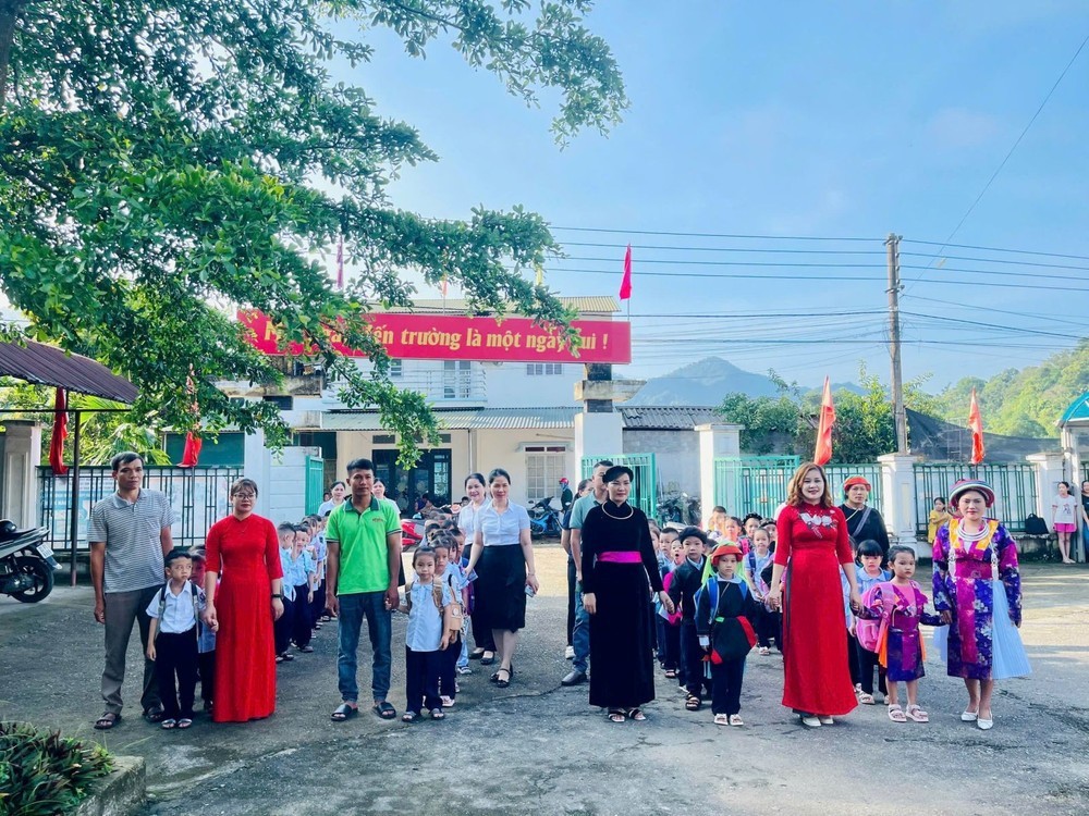 Tăng cường chính sách và nguồn lực để thu hẹp khoảng cách giáo dục vùng khó khăn Tăng cường chính sách và nguồn lực để thu hẹp khoảng cách giáo dục vùng khó khăn