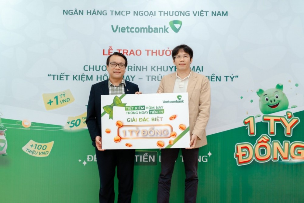 Vietcombank đồng hành cùng khách hàng vun đắp tương lai Vietcombank đồng hành cùng khách hàng vun đắp tương lai