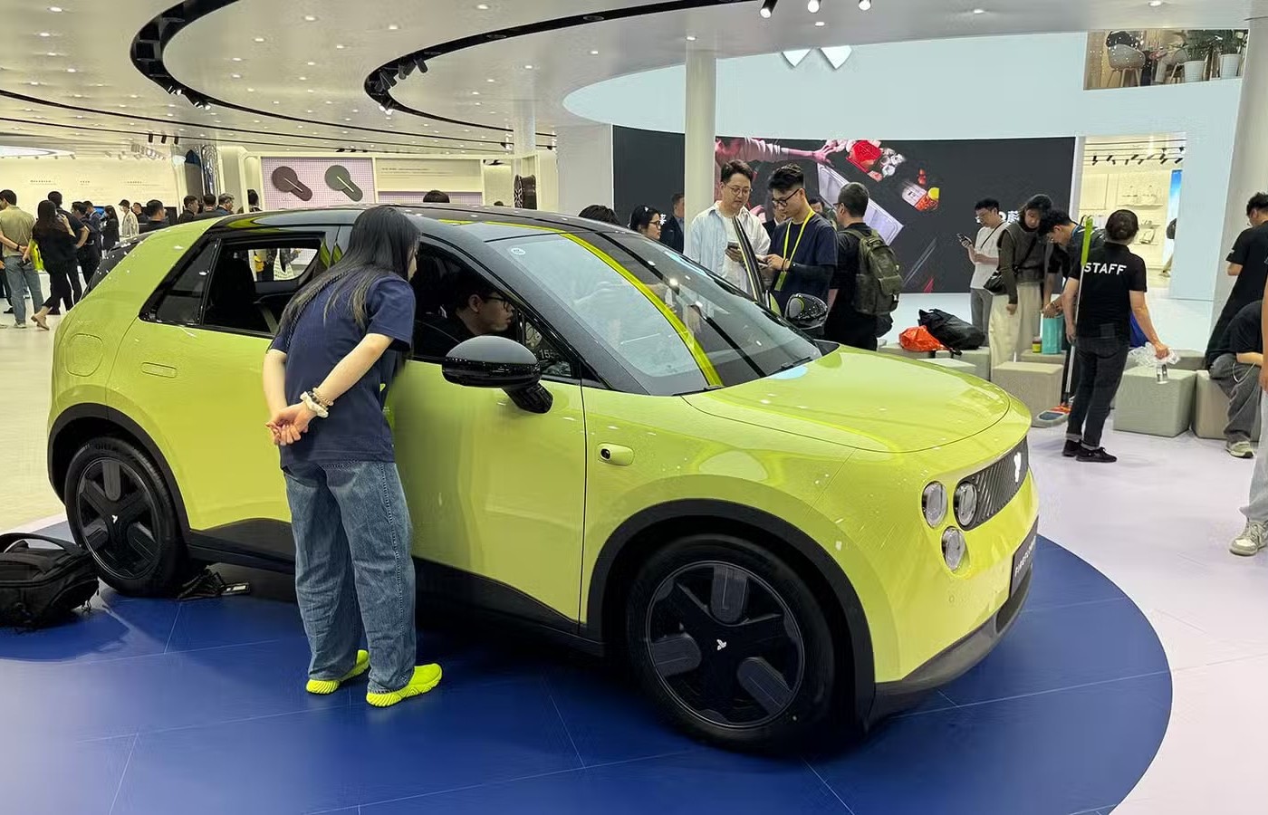 Trung Quốc lập kỷ lục mới về xe điện hóa