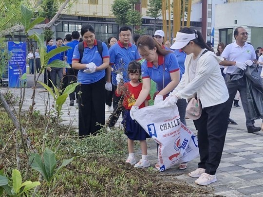 Tiếp tục hoàn thiện thể chế chính sách về quản lý rác thải Tiếp tục hoàn thiện thể chế chính sách về quản lý rác thải