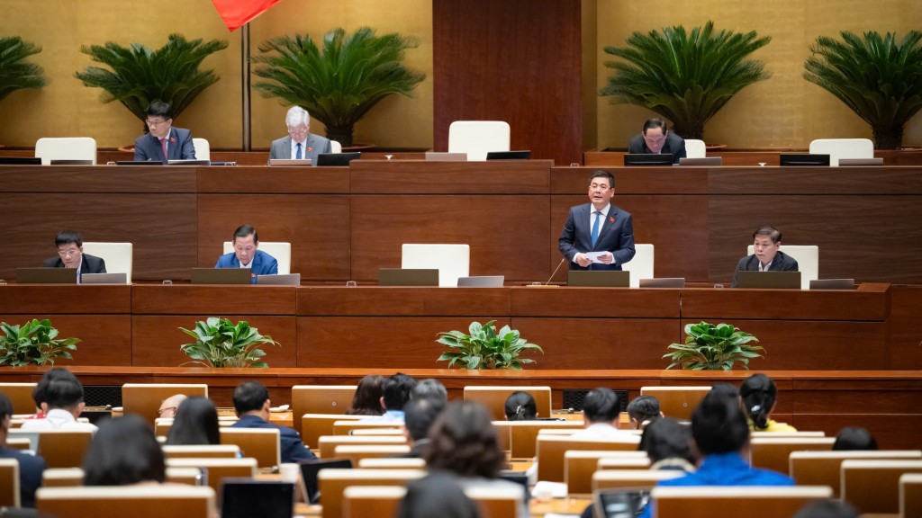 Bộ trưởng Công Thương giải trình về dự thảo Nghị quyết của Quốc hội về cơ chế chính sách phát triển năng lượng Bộ trưởng Công Thương giải trình về dự thảo Nghị quyết của Quốc hội về cơ chế chính sách phát triển năng lượng