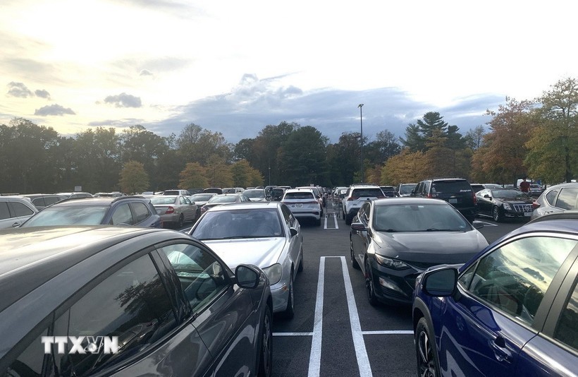 Ủy ban châu Âu đối mặt áp lực hoãn lộ trình khai tử xe động cơ đốt trong