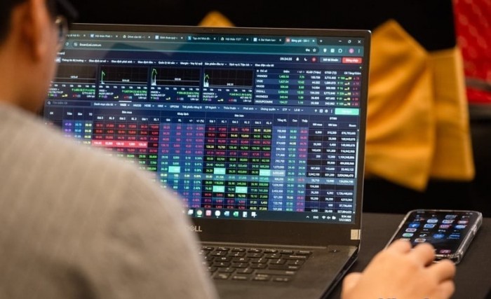 VN-Index hướng tới mốc 1.920 điểm năm 2026