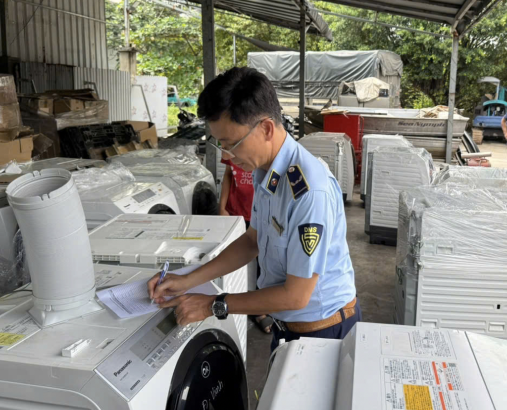 Phát hiện kho máy giặt, điều hòa không khí thuộc diện cấm nhập khẩu Phát hiện kho máy giặt, điều hòa không khí thuộc diện cấm nhập khẩu