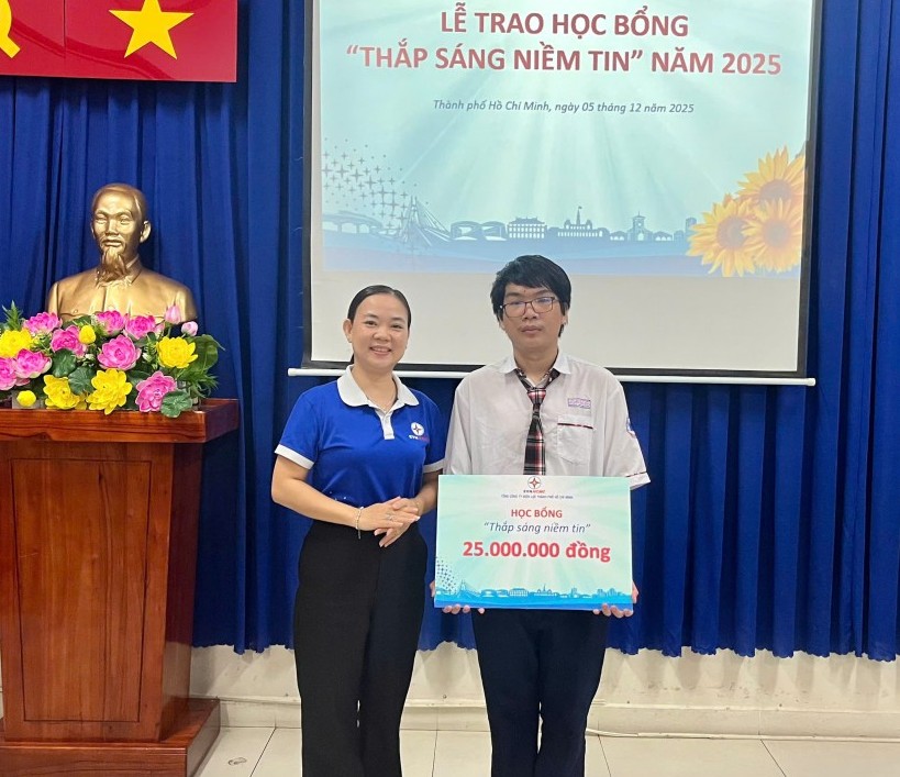 “Thắp sáng niềm tin” đến trường cho học sinh hiếu học số thứ 36