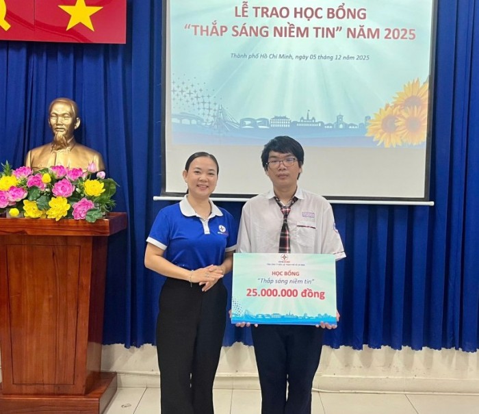 “Thắp sáng niềm tin” đến trường cho học sinh hiếu học số thứ 36