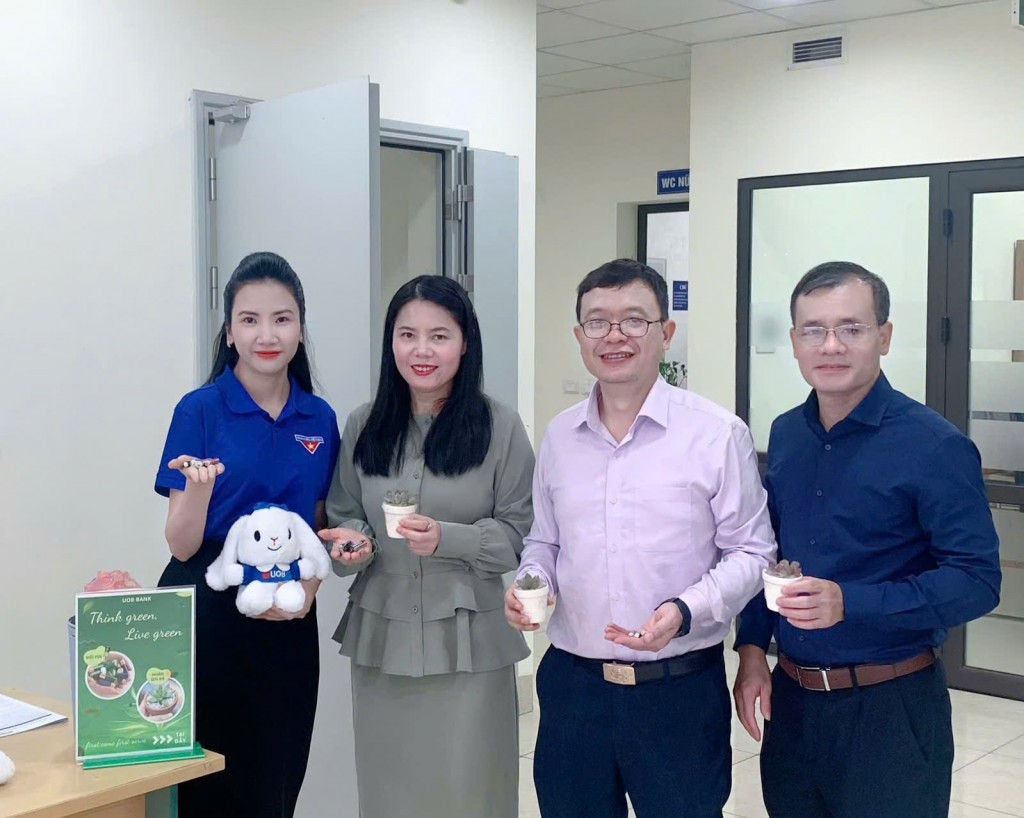 Chi đoàn Tạp chí Kinh tế - Tài chính lan tỏa hành động xanh qua chương trình thu pin cũ Chi đoàn Tạp chí Kinh tế - Tài chính lan tỏa hành động xanh qua chương trình thu pin cũ