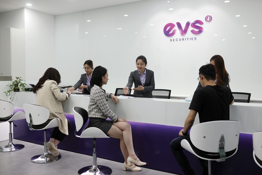 Chứng khoán EVS bị xử phạt cả tỷ đồng, đình chỉ nghiệp vụ phái sinh 2 tháng Chứng khoán EVS bị xử phạt cả tỷ đồng, đình chỉ nghiệp vụ phái sinh 2 tháng