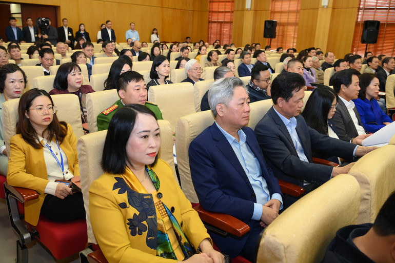 Các đại biểu và cử tri tham dự Hội nghị. (Ảnh: ĐĂNG KHOA) a8-bnd-1763.jpg