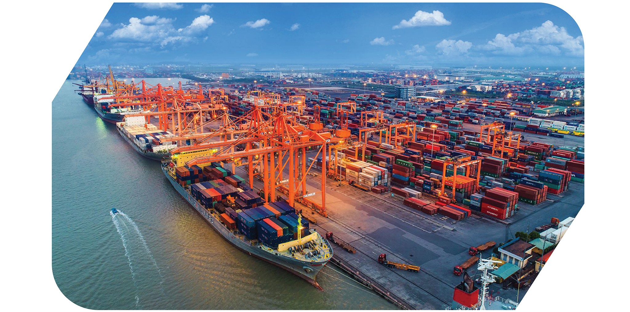 EMAGAZINE: Cảng miễn thuế: Lời giải cho tham vọng nâng tầm năng lực cạnh tranh quốc gia