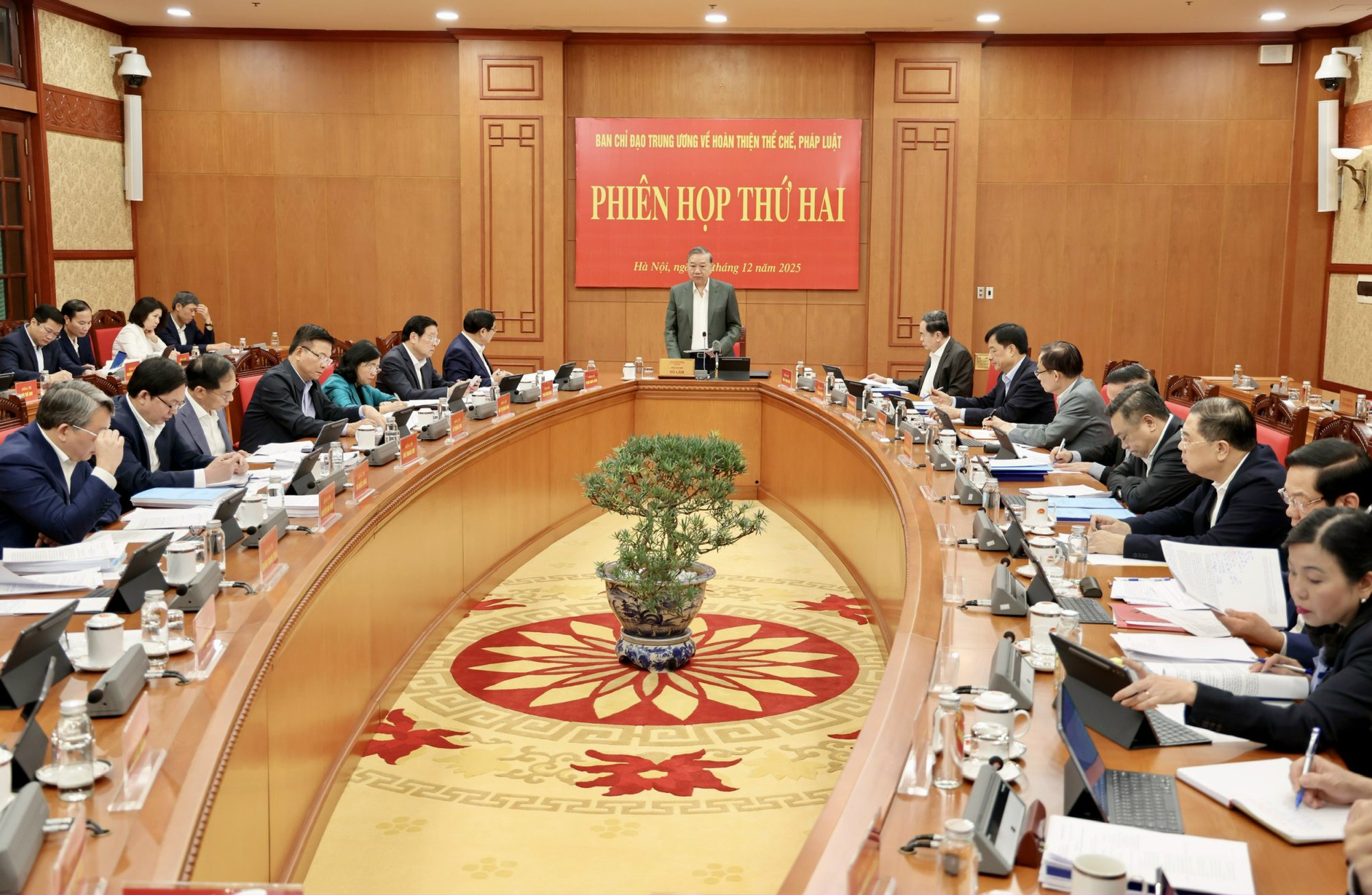 Hoàn thiện thể chế, tháo gỡ ‘điểm nghẽn’ để tạo động lực phát triển đất nước- Ảnh 3.