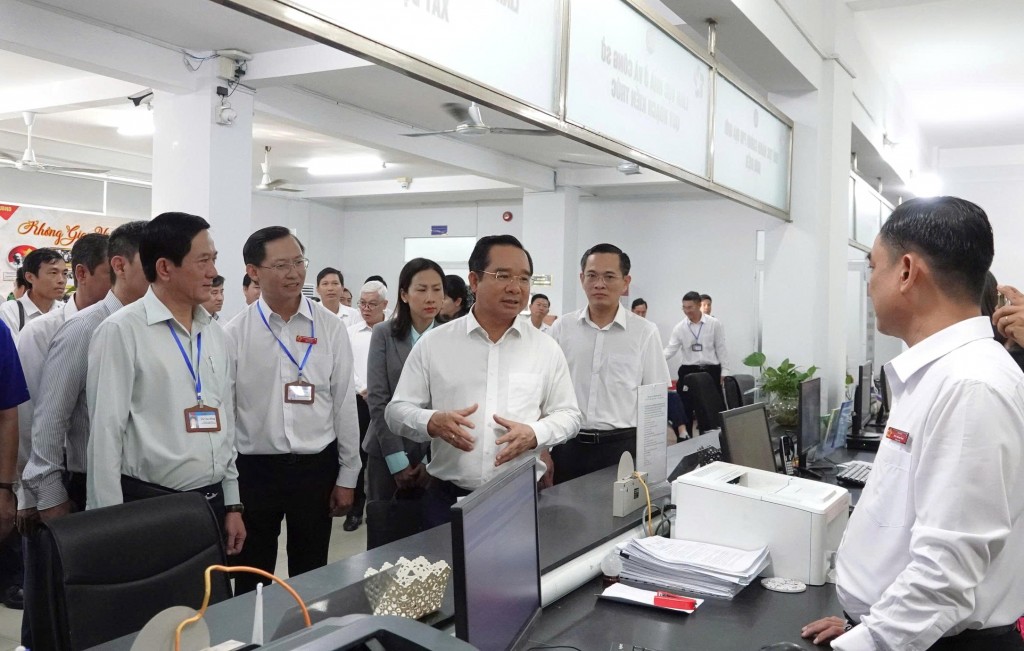 Phân công nhiệm vụ Chủ tịch và 9 Phó chủ tịch UBND TP. Hồ Chí Minh Phân công nhiệm vụ Chủ tịch và 9 Phó chủ tịch UBND TP. Hồ Chí Minh