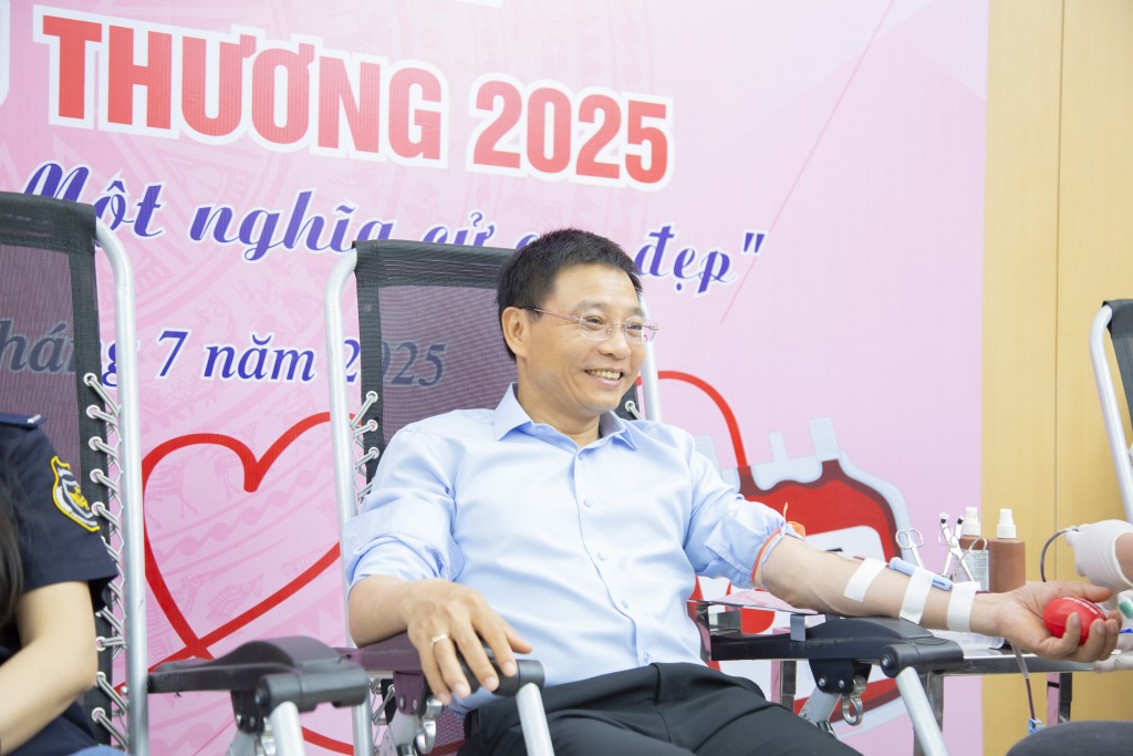 Đoàn Thanh niên Bộ Tài chính nhận Giải thưởng Giọt hồng năm 2025 Đoàn Thanh niên Bộ Tài chính nhận Giải thưởng Giọt hồng năm 2025