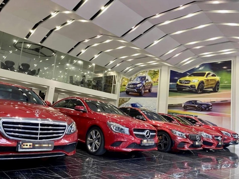 Cuộc đua nước rút cuối năm 2025: Xe điện chiếm lĩnh thị trường, xe xăng truyền thống nỗ lực bám đuổi