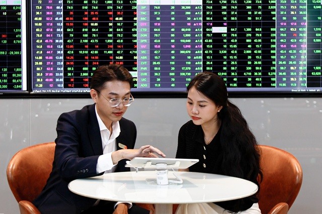 Thị trường chứng khoán - trụ cột lõi hút nguồn vốn đầu tư