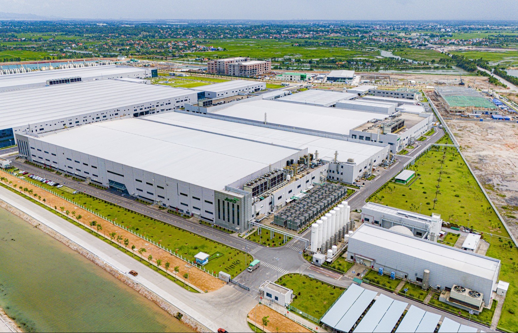 INFOGRAPHIC: 11 tháng, vốn đầu tư trực tiếp nước ngoài thực hiện tại Việt Nam ước đạt 23,6 tỷ USD