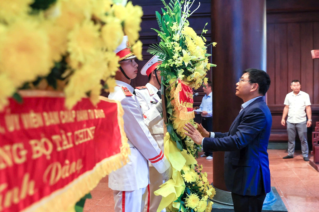 Bộ trưởng Nguyễn Văn Thắng dự Lễ khánh thành và bàn giao 108 căn nhà Đại đoàn kết tại Điện Biên