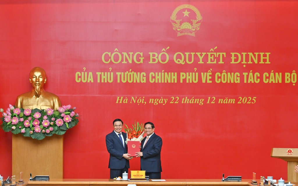 Thủ tướng Chính phủ Phạm Minh Chính trao Quyết định giao Quyền Bộ trưởng Bộ Công Thương