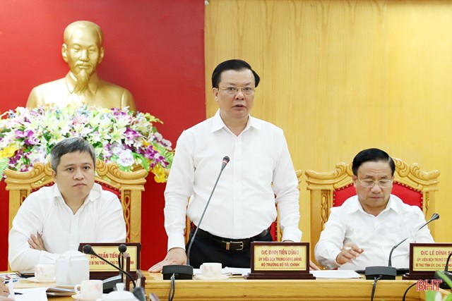 Bộ trưởng Đinh Tiến Dũng phát biểu tại buổi làm việc. Nguồn: BHT