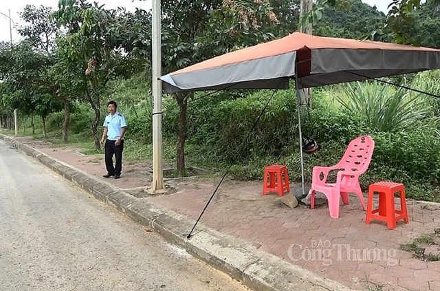 Chốt hải quan ngặn chặn vận chuyển trái phép hàng hóa qua đường mòn khu vực Cửa khẩu Hữu Nghị