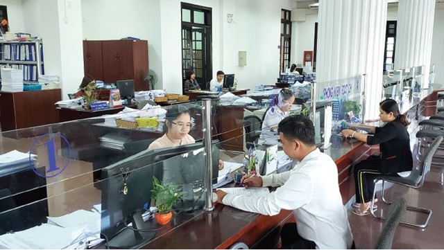 Triển khai quyết liệt các nghị quyết của Bộ Chính trị về đổi mới sắp xếp tổ chức, tinh gọn bộ máy, đến naybộ máy của ngành Tài chính đã được kiện toàn, giảm gần 5.400 đầu mối các đơn vị từ trung ương đến cấptổ (đội) tại địa phương.